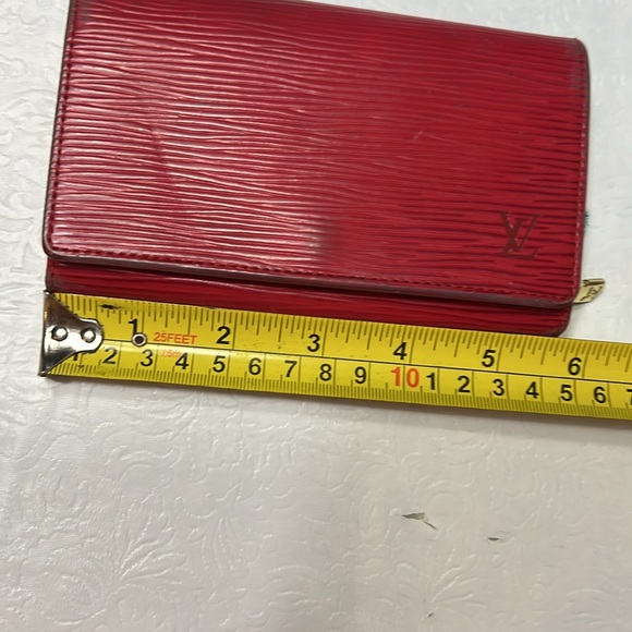 Authentic Louis Vuitton Epi Tresor Wallet - Picture 14 of 15